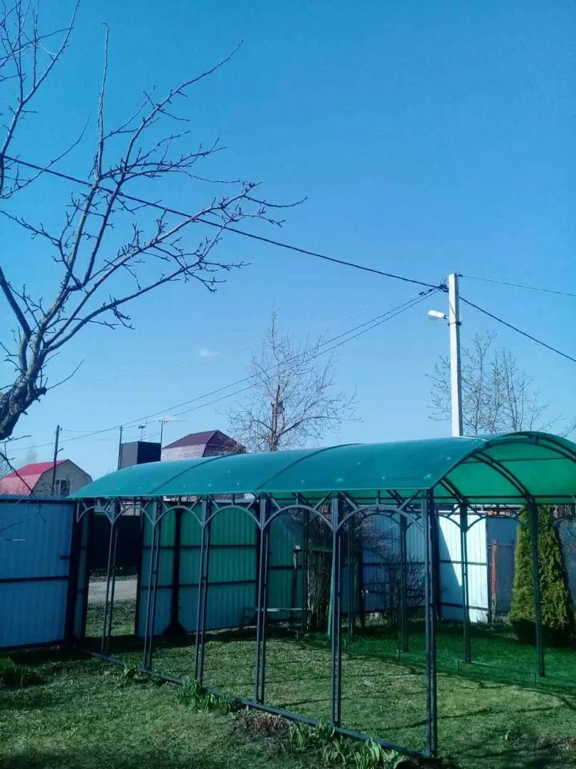Фото к отзыву: Отзыв о навесе из поликарбоната 8м*3.5м, поликарбонат 6мм