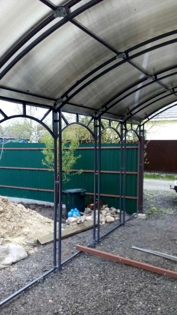 Фото к отзыву: Отзыв о навесе из поликарбоната 6м*3.5м, поликарбонат бронза (3)