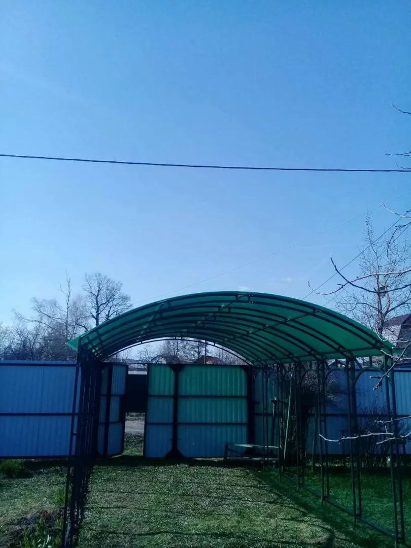 Фото к отзыву: Отзыв о навесе из поликарбоната 8м*3.5м, поликарбонат 6мм (2)